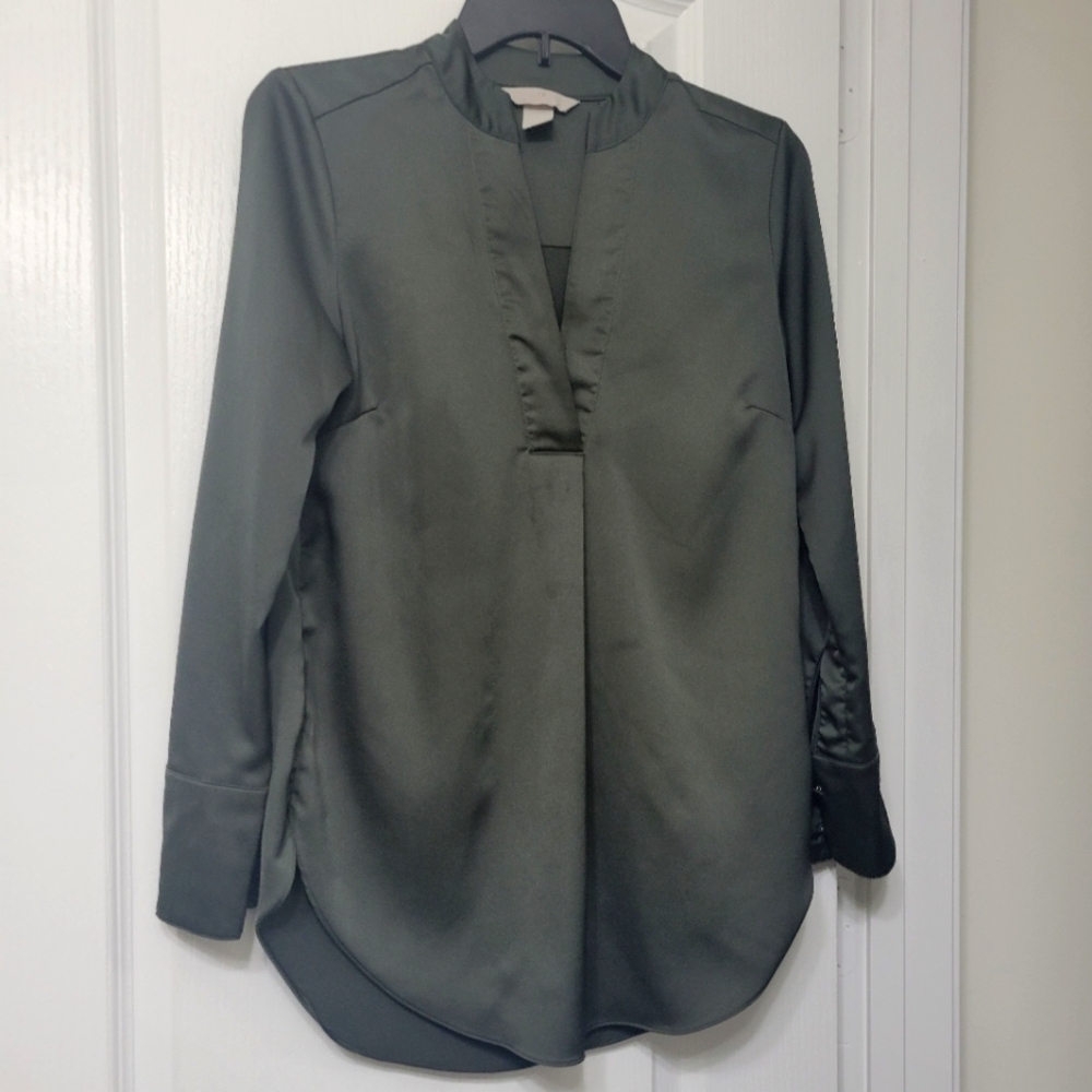 H&M Olive green blouse size XXS